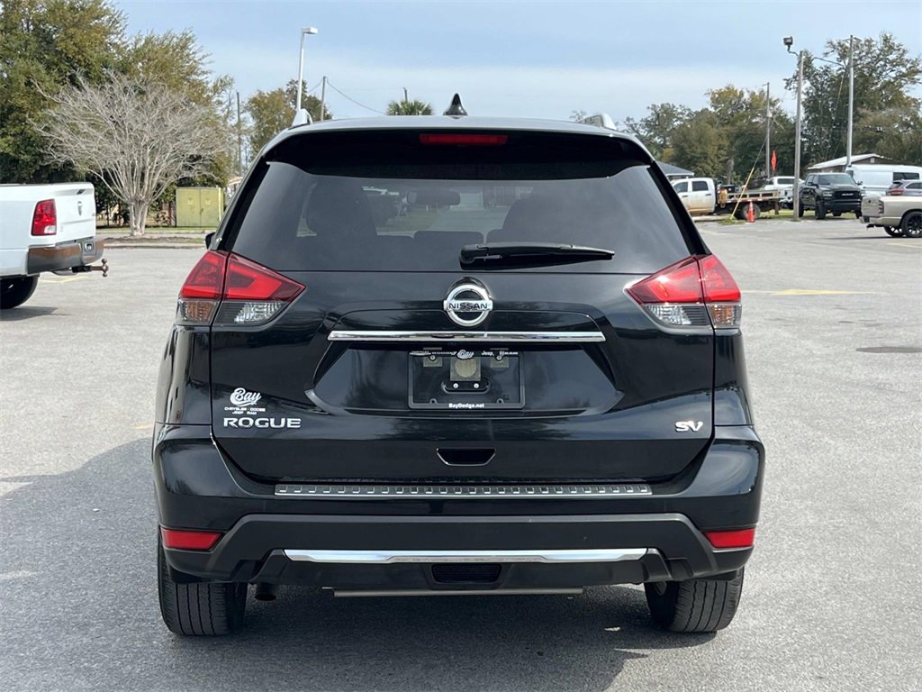 Used 2018 Nissan Rogue SV image 4