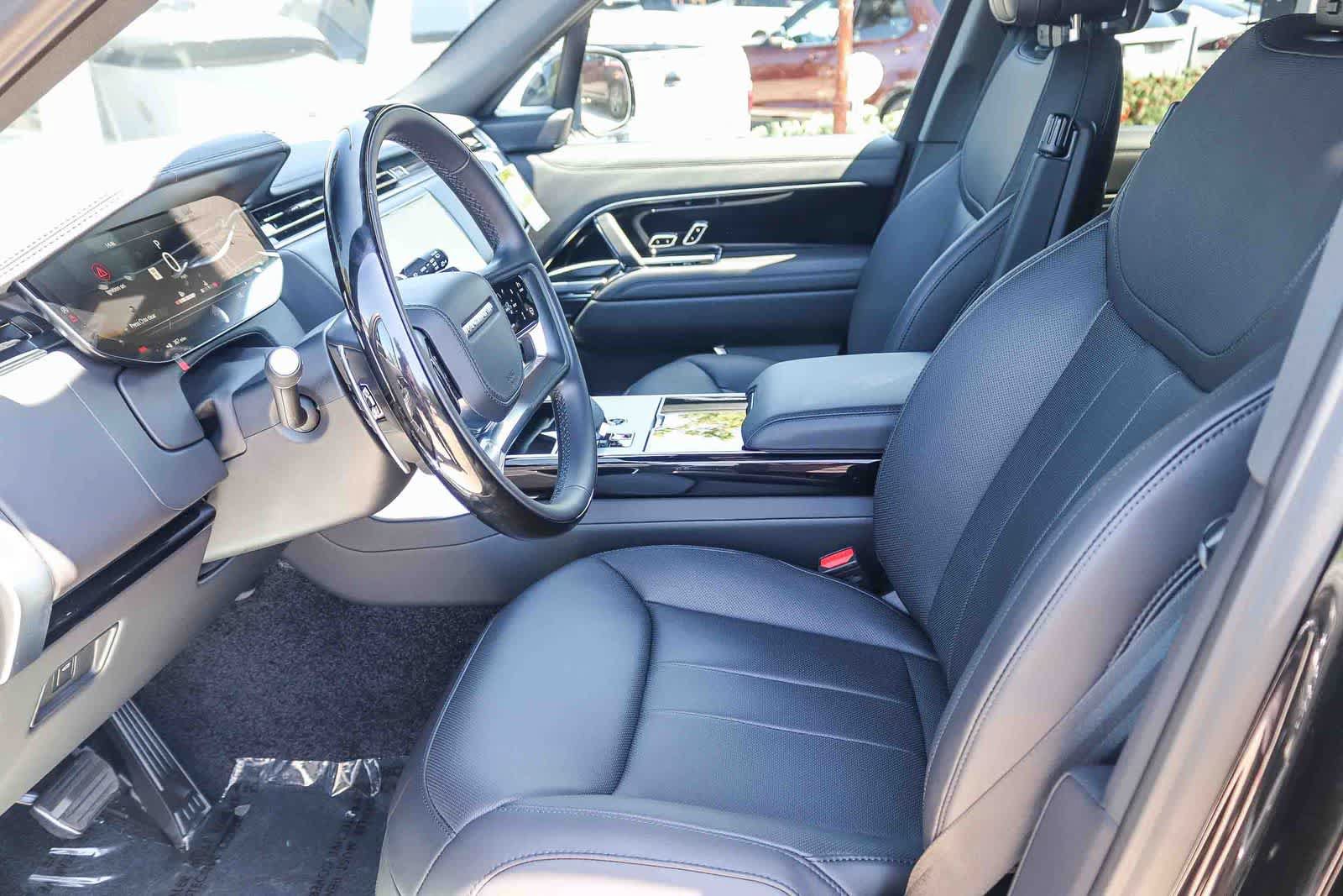 New 2026 Land Rover Range Rover Long Wheelbase SE AWD/4WD image 17