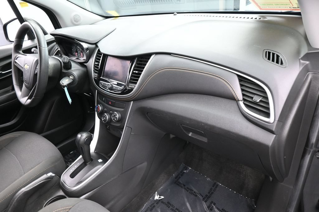 Used 2022 Chevrolet Trax LS AWD/4WD image 38