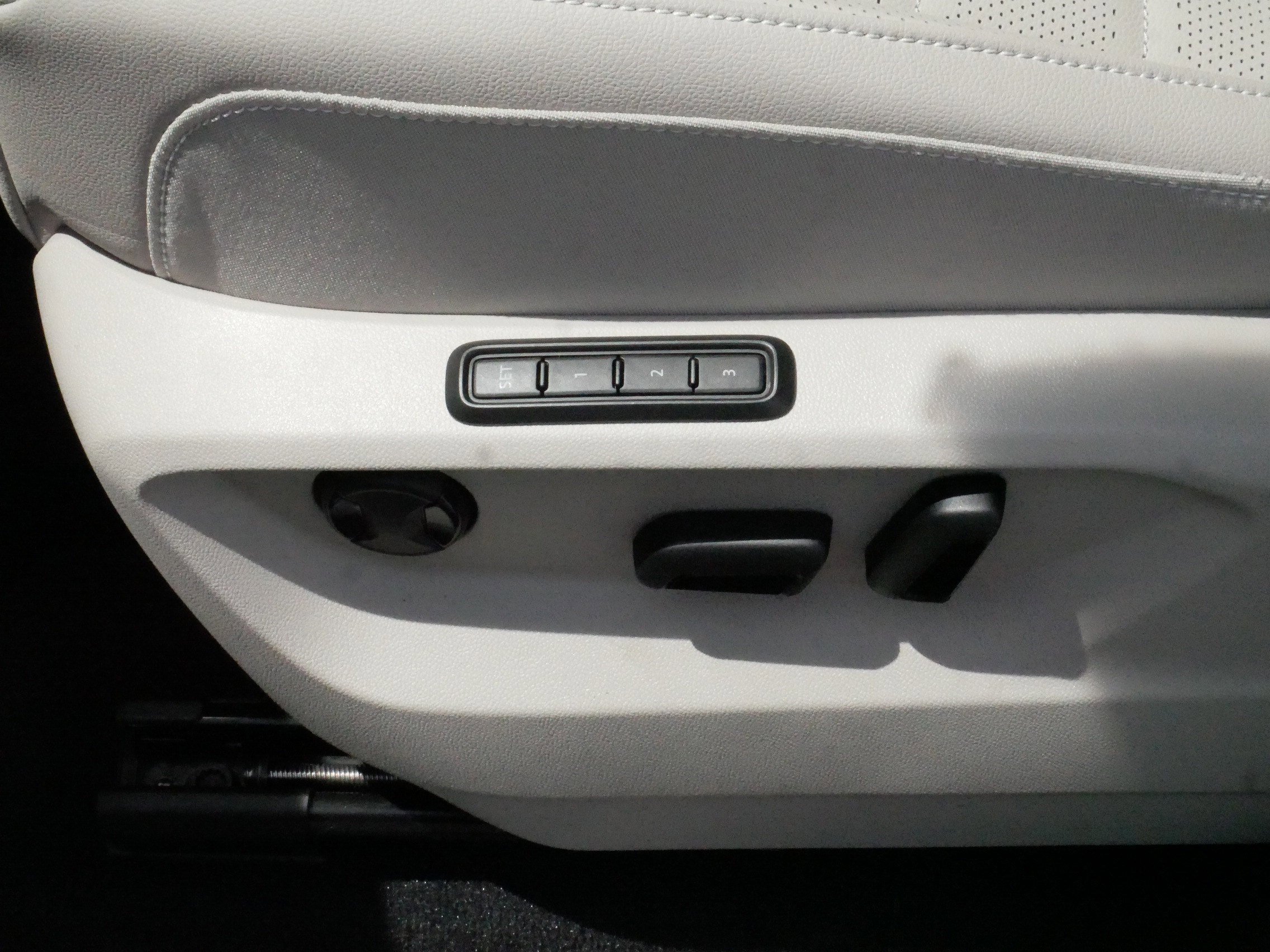 Certified 2025 Volkswagen Atlas SEL AWD/4WD image 20
