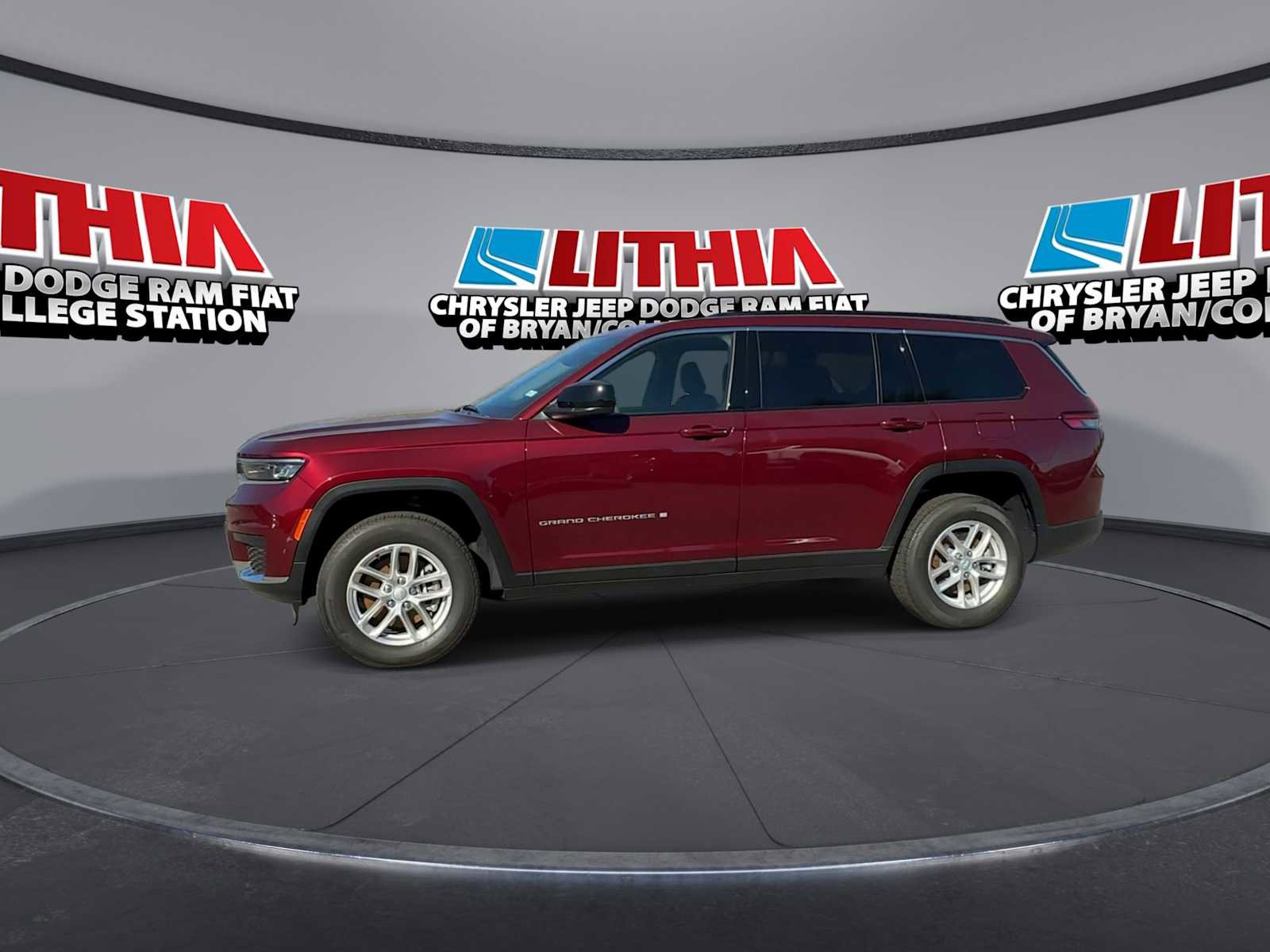 Used 2025 Jeep Grand Cherokee L Laredo w/ Luxury Tech Group I AWD/4WD image 4