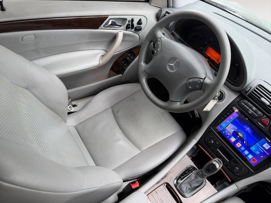 Used 2001 Mercedes-Benz C 320 Sedan image 14