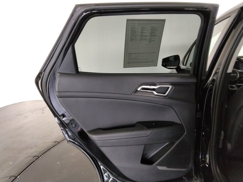 Used 2025 Kia Sportage EX image 29