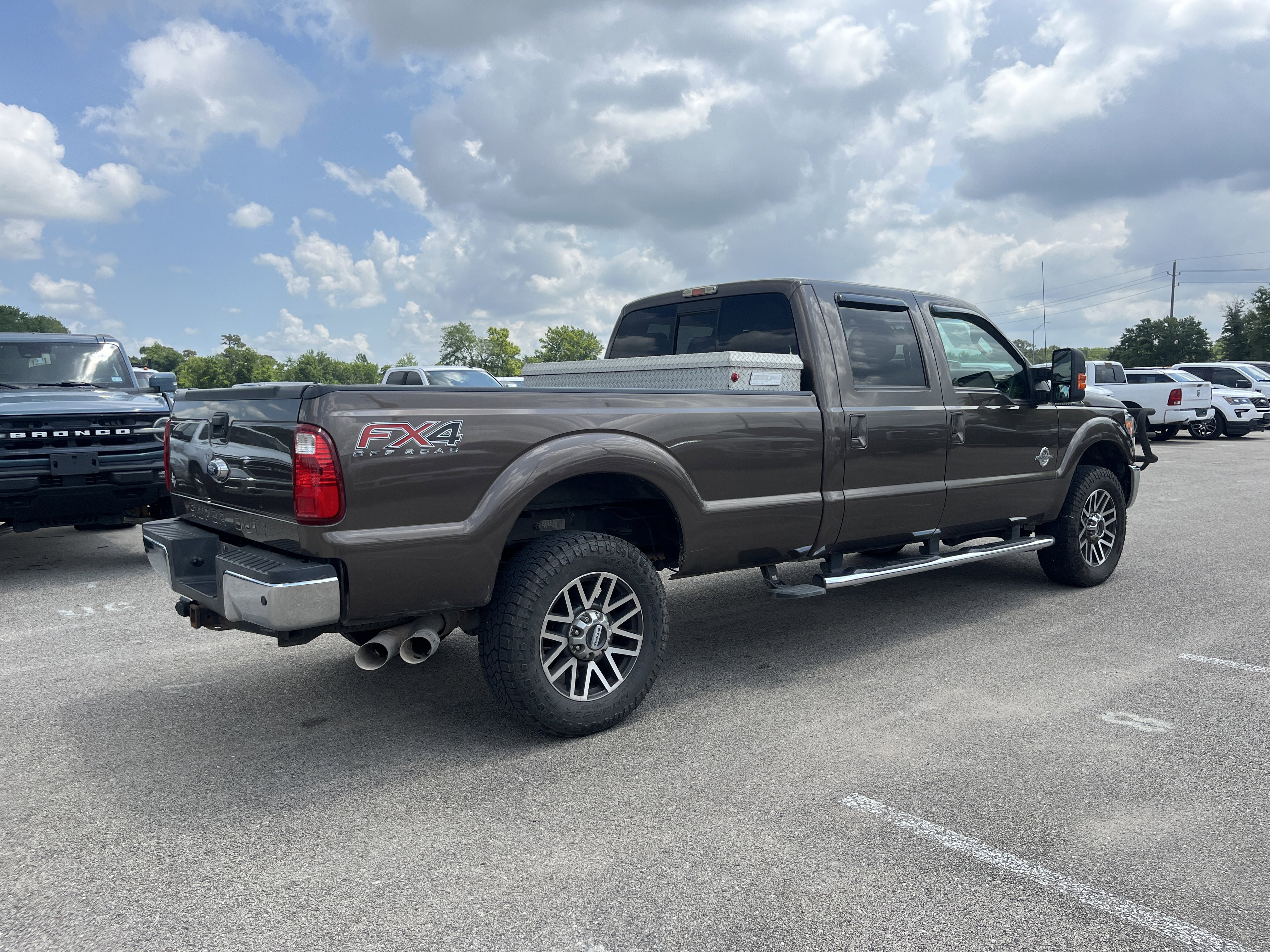 Used 2015 Ford F350 Lariat w/ Lariat Interior Package AWD/4WD image 2