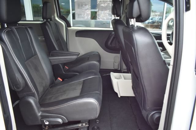 Used 2019 Dodge Grand Caravan SXT FWD image 37