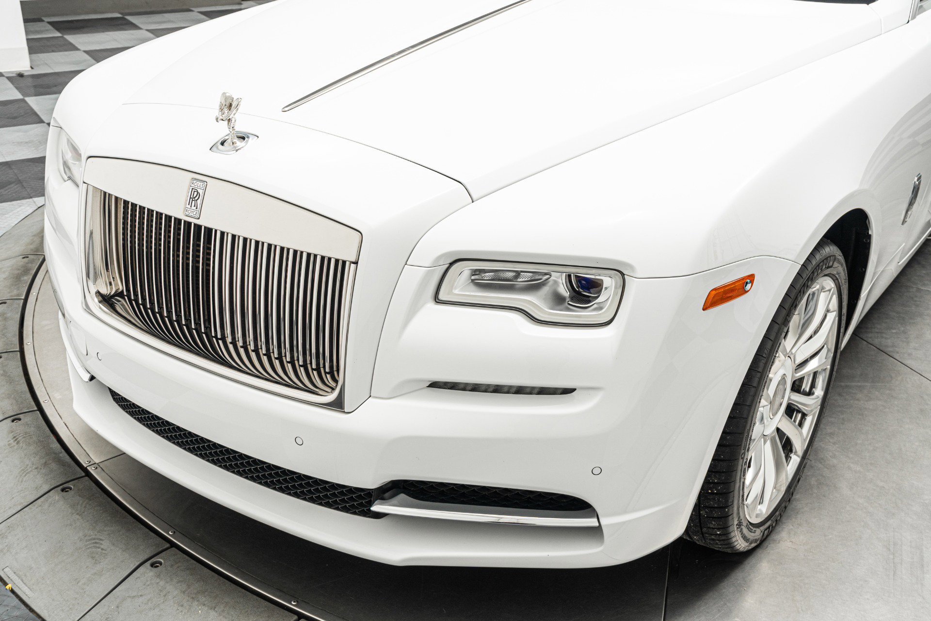 Used 2019 Rolls-Royce Dawn image 35