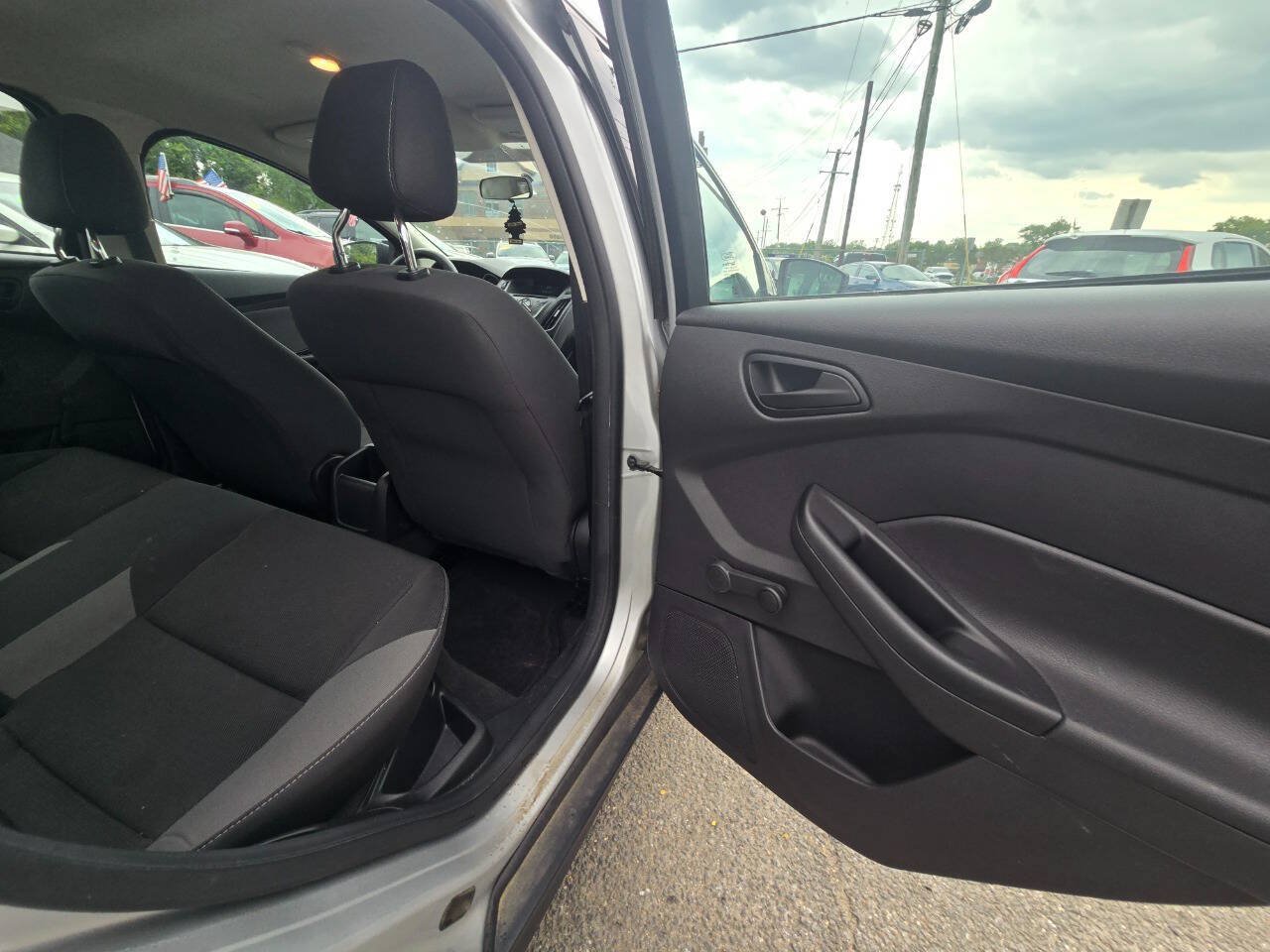 Used 2014 Ford Focus S FWD image 21
