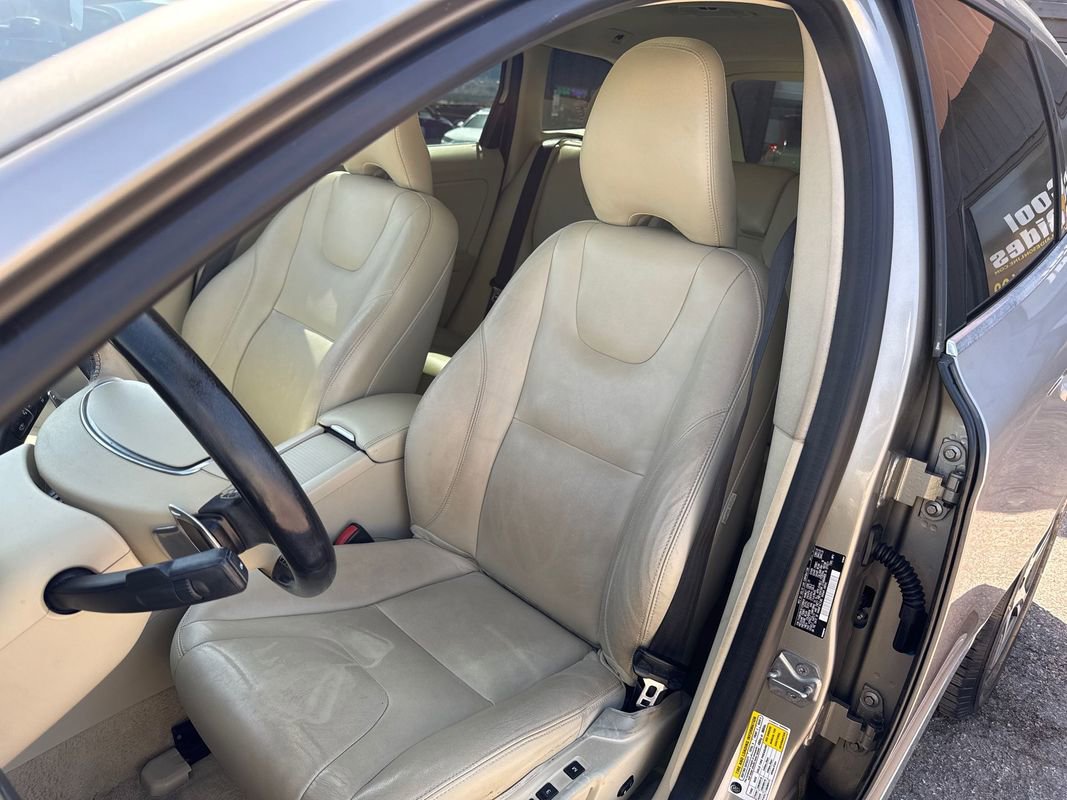 Used 2015 Volvo XC60 T6 w/ Proximity Package image 12