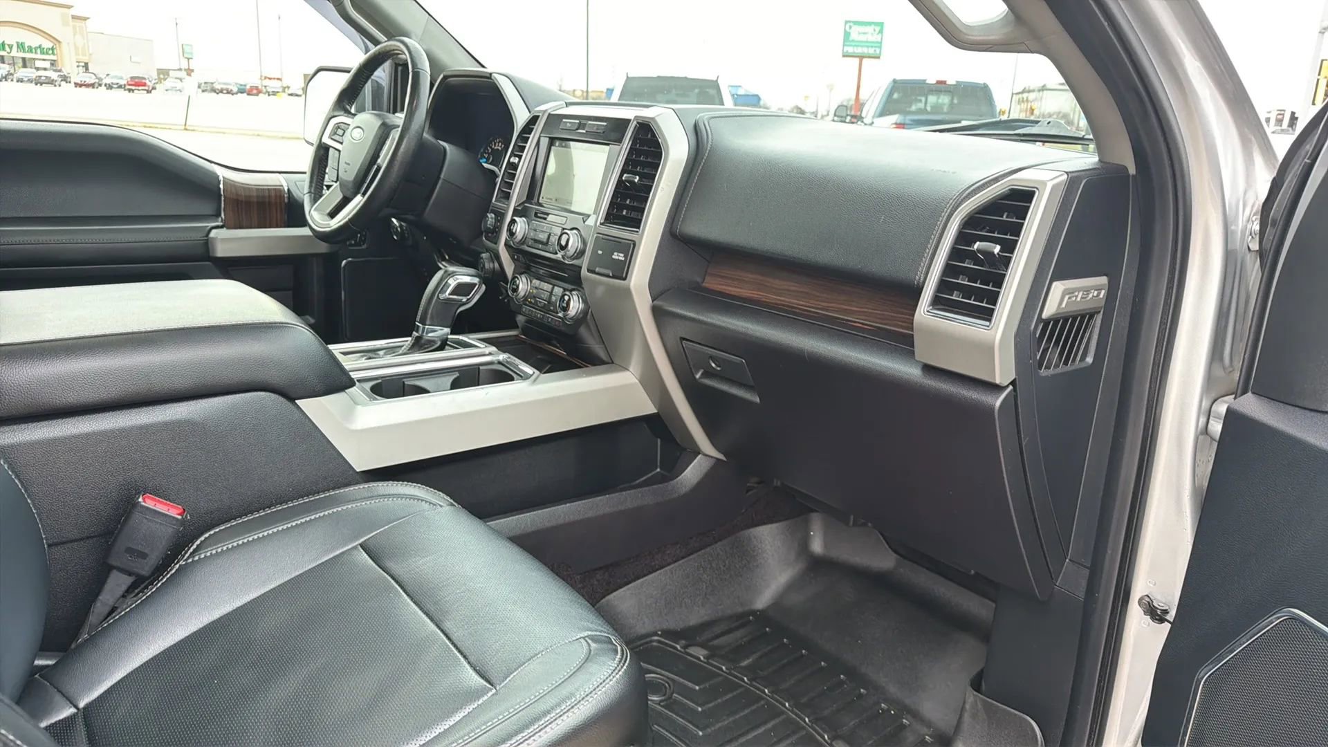 Used 2017 Ford F150 Lariat w/ Equipment Group 502A Luxury image 81