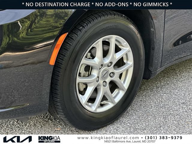 Used 2023 Chrysler Pacifica Touring-L FWD image 30
