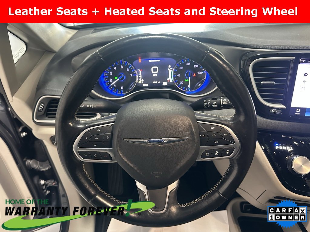 Used 2021 Chrysler Pacifica Touring-L image 14