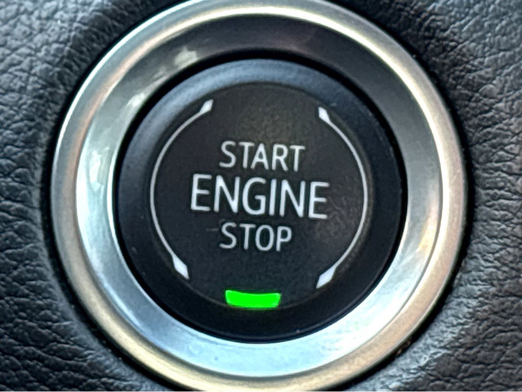 Used 2025 Cadillac XT4 Premium Luxury image 6