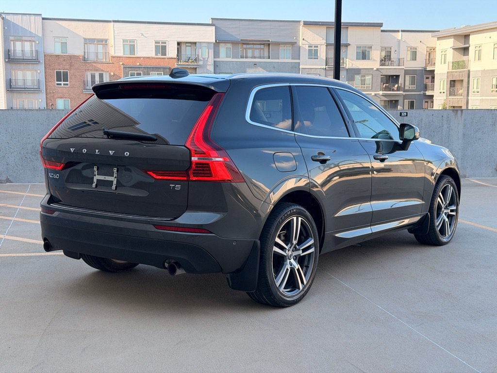 Used 2019 Volvo XC60 T5 Momentum w/ Premium Package FWD image 3