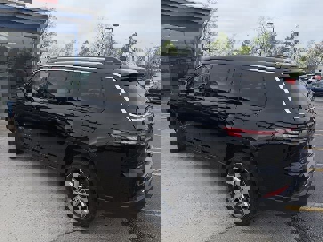 Used 2022 Jeep Grand Cherokee L Limited image 3