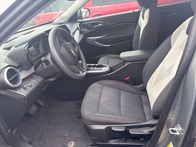 Used 2024 Chevrolet Trax LS w/ LS Convenience Package FWD image 7
