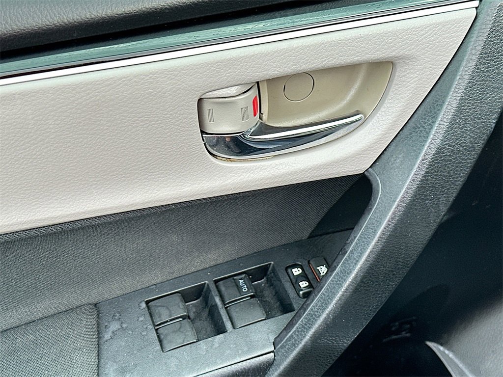 Used 2018 Toyota Corolla L image 21