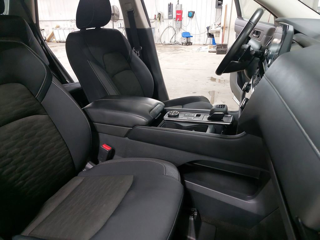 Used 2023 Nissan Pathfinder SV image 10