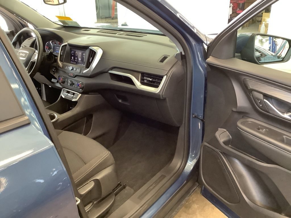 Used 2024 GMC Terrain SLE w/ Driver Convenience Package AWD/4WD image 15