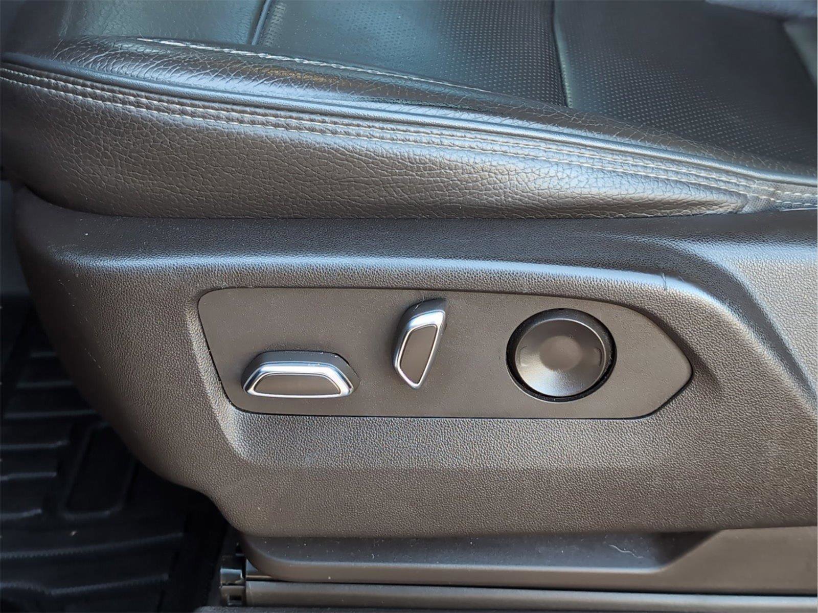 Used 2022 GMC Yukon Denali w/ Denali Ultimate Package AWD/4WD image 14