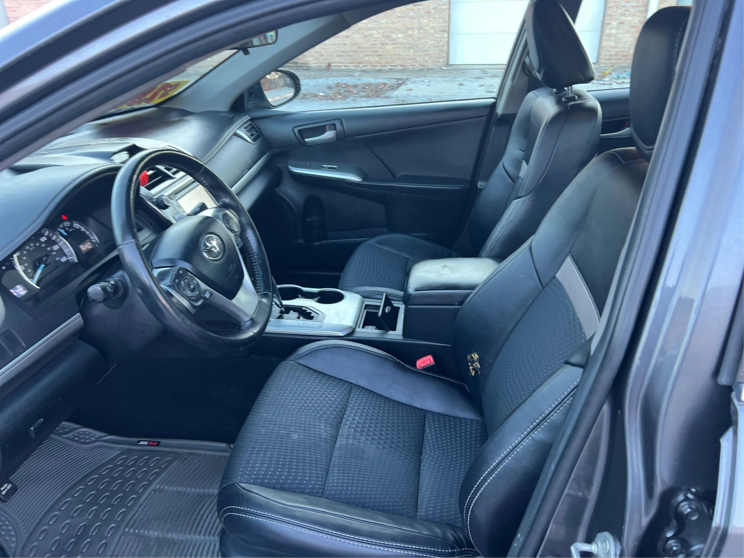 Used 2013 Toyota Camry SE image 10