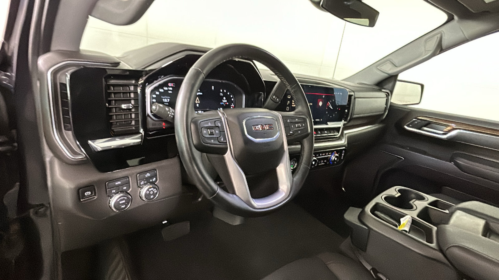 Used 2024 GMC Sierra 1500 Elevation AWD/4WD image 16
