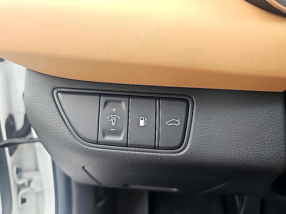 Used 2022 Genesis G70 2.0T w/ Prestige Package image 14