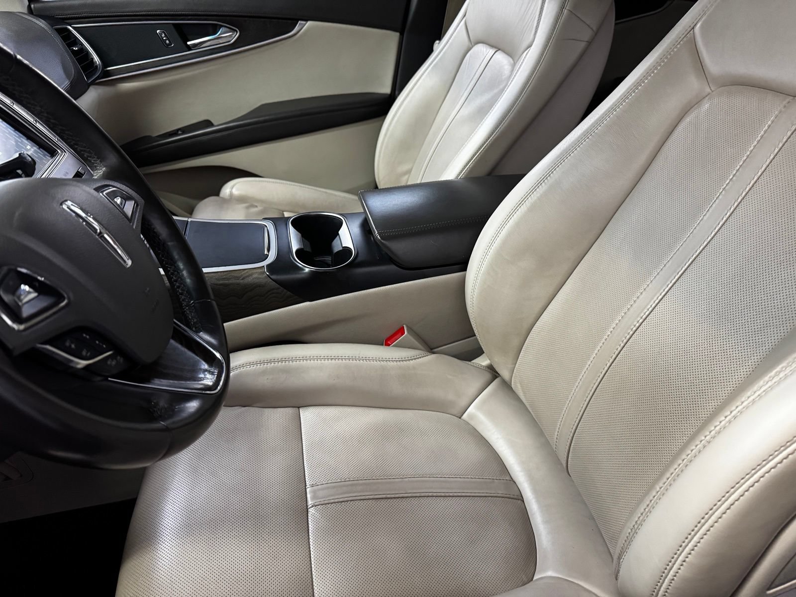 Used 2018 Lincoln MKX Reserve w/ Driver Assistance Package AWD/4WD image 10