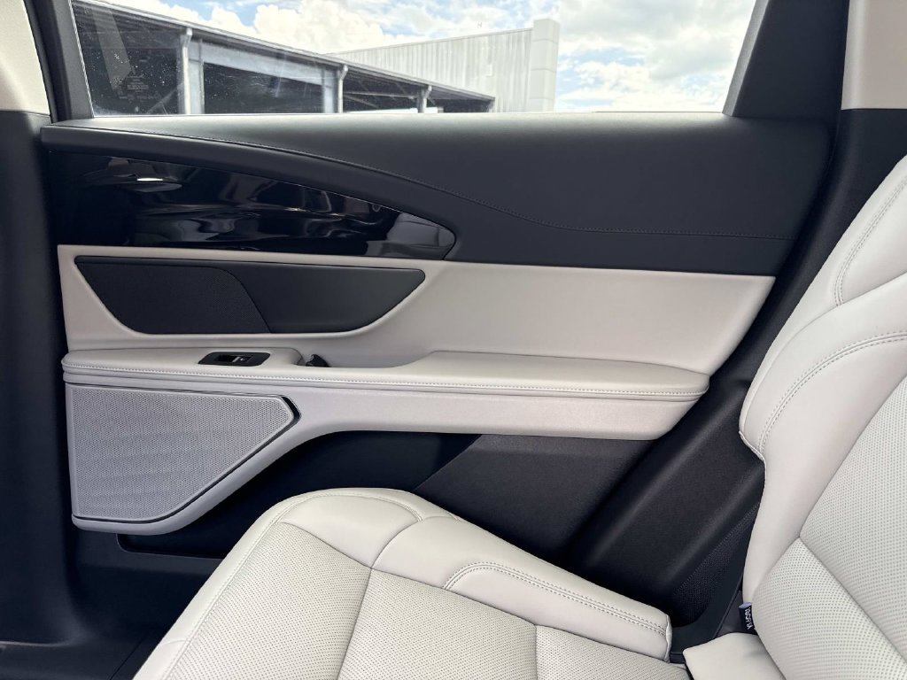New 2026 Lincoln Nautilus Premier AWD/4WD image 15