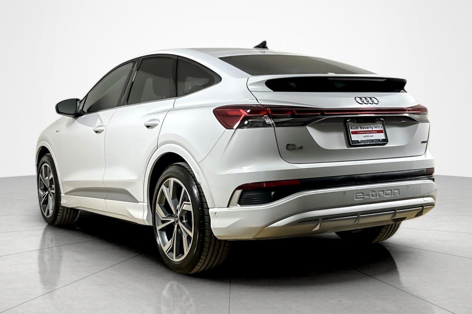 Used 2024 Audi Q4 e-tron Prestige AWD/4WD image 3