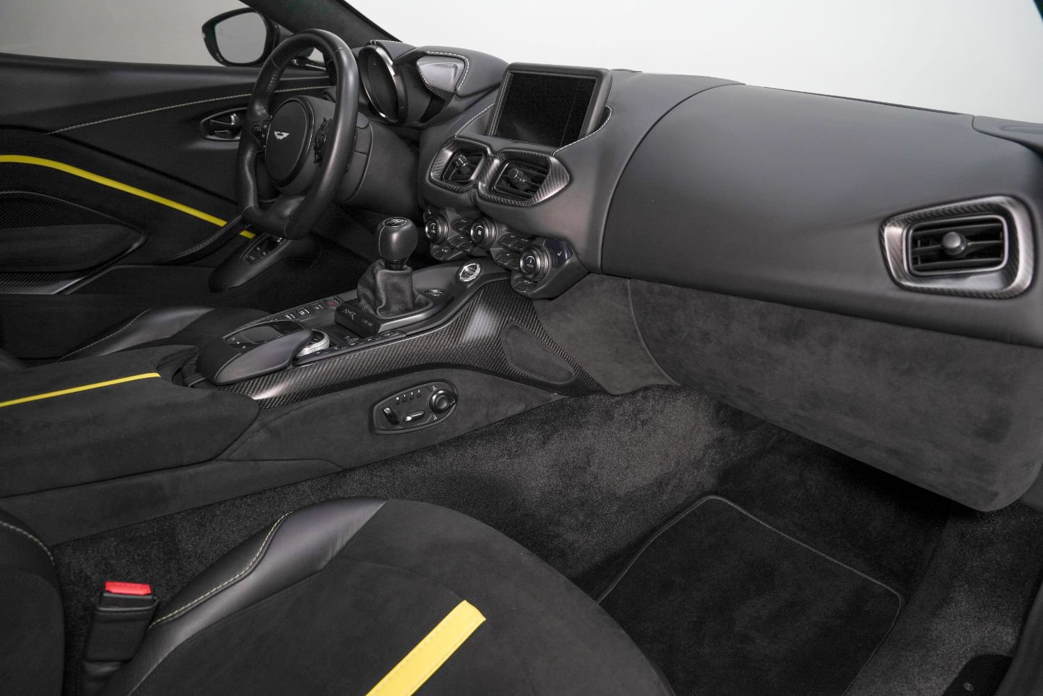 Used 2020 Aston Martin V8 Vantage AMR RWD image 35