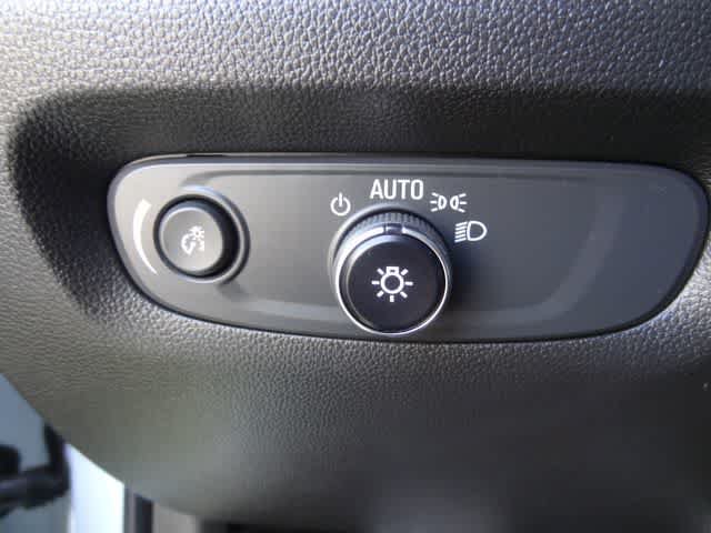 Used 2023 Chevrolet Traverse LT FWD image 20