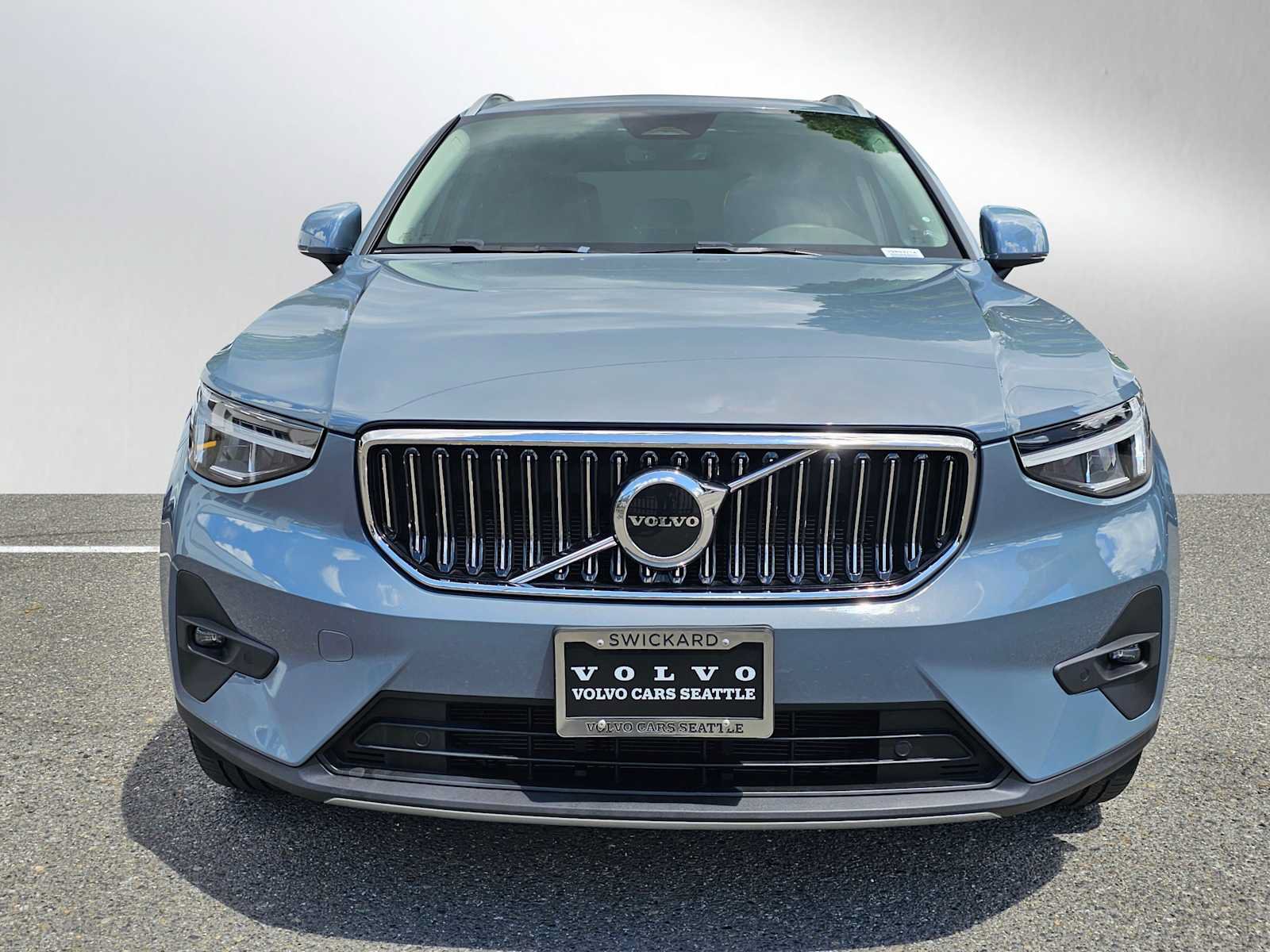 Certified 2023 Volvo XC40 B5 Plus w/ Protection Package Premier AWD/4WD image 8