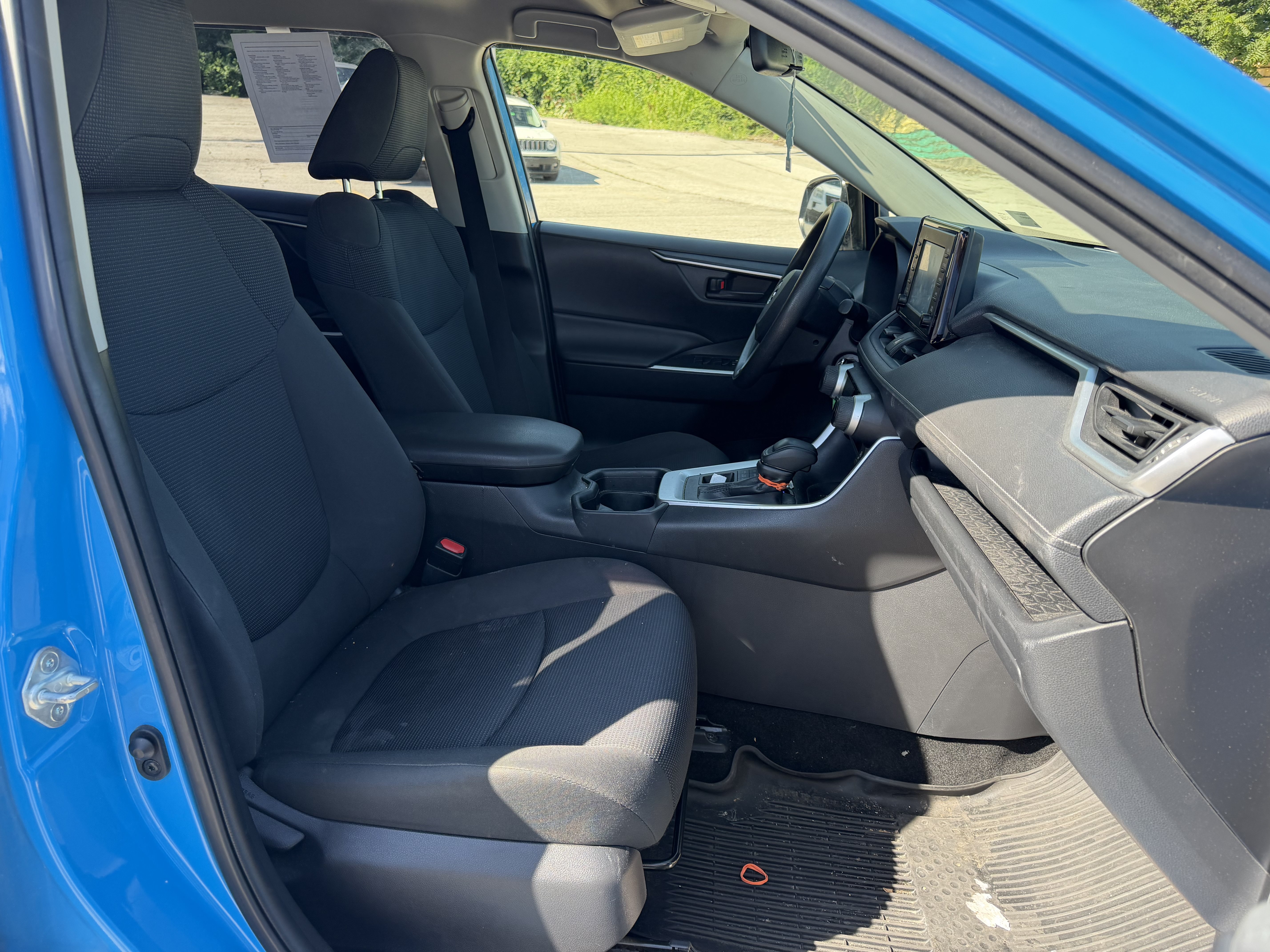 Used 2019 Toyota RAV4 LE AWD/4WD image 11