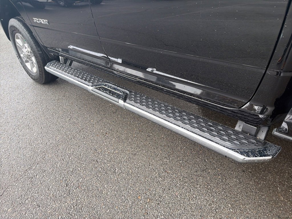 Used 2024 RAM 2500 Big Horn w/ Sport Appearance Package image 8
