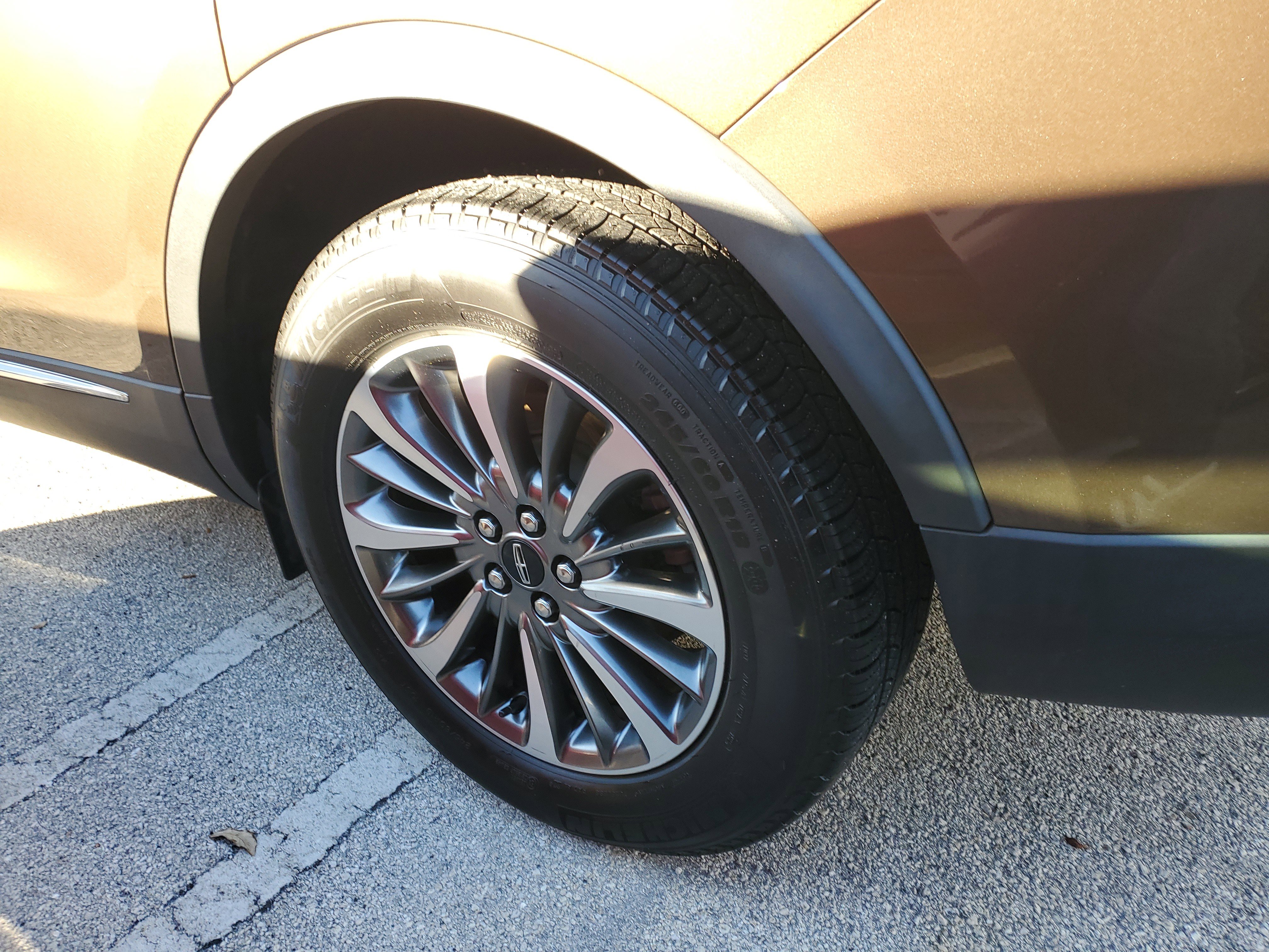 Used 2022 Lincoln Nautilus FWD w/ Premium Package image 5