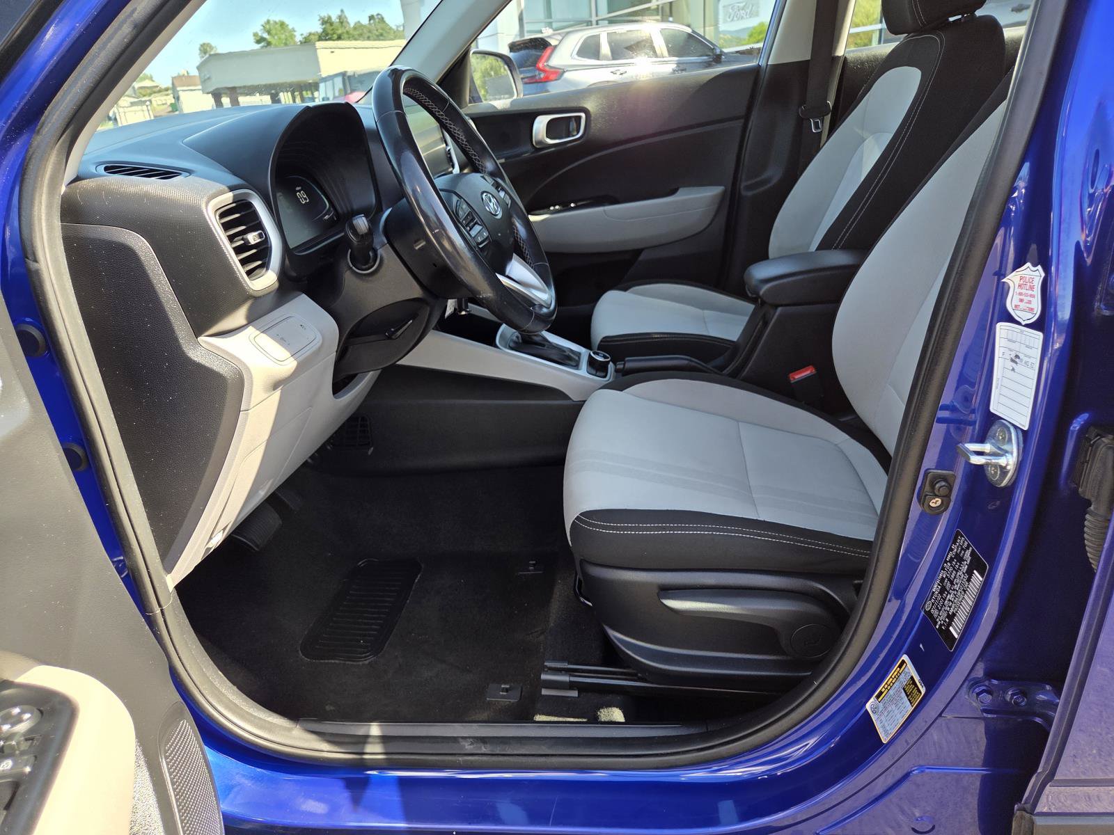 Used 2023 Hyundai Venue SEL FWD image 10