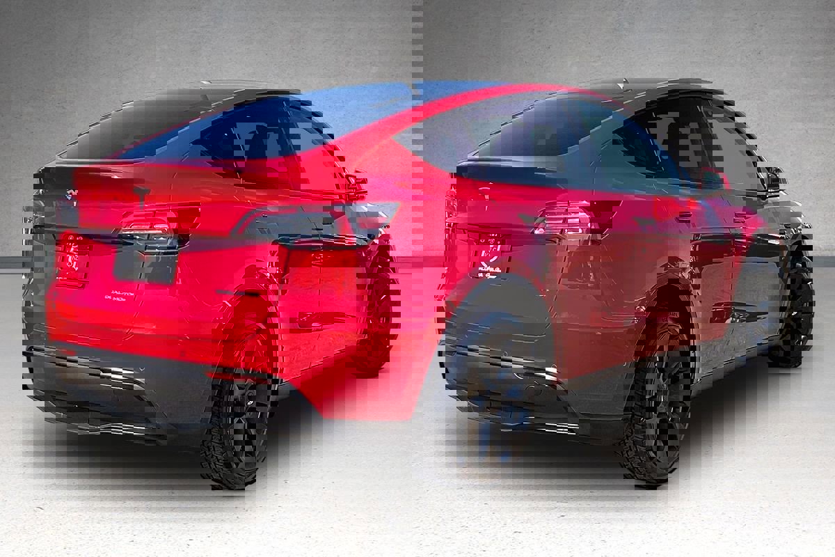 Used 2022 Tesla Model Y Long Range image 2