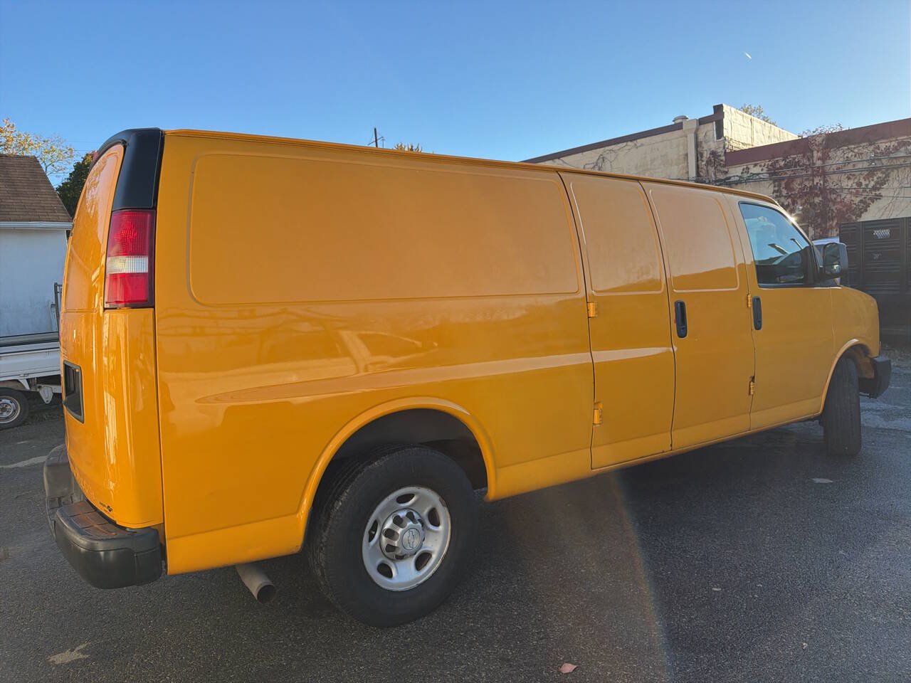 Used 2016 Chevrolet Express 2500 Extended RWD image 11