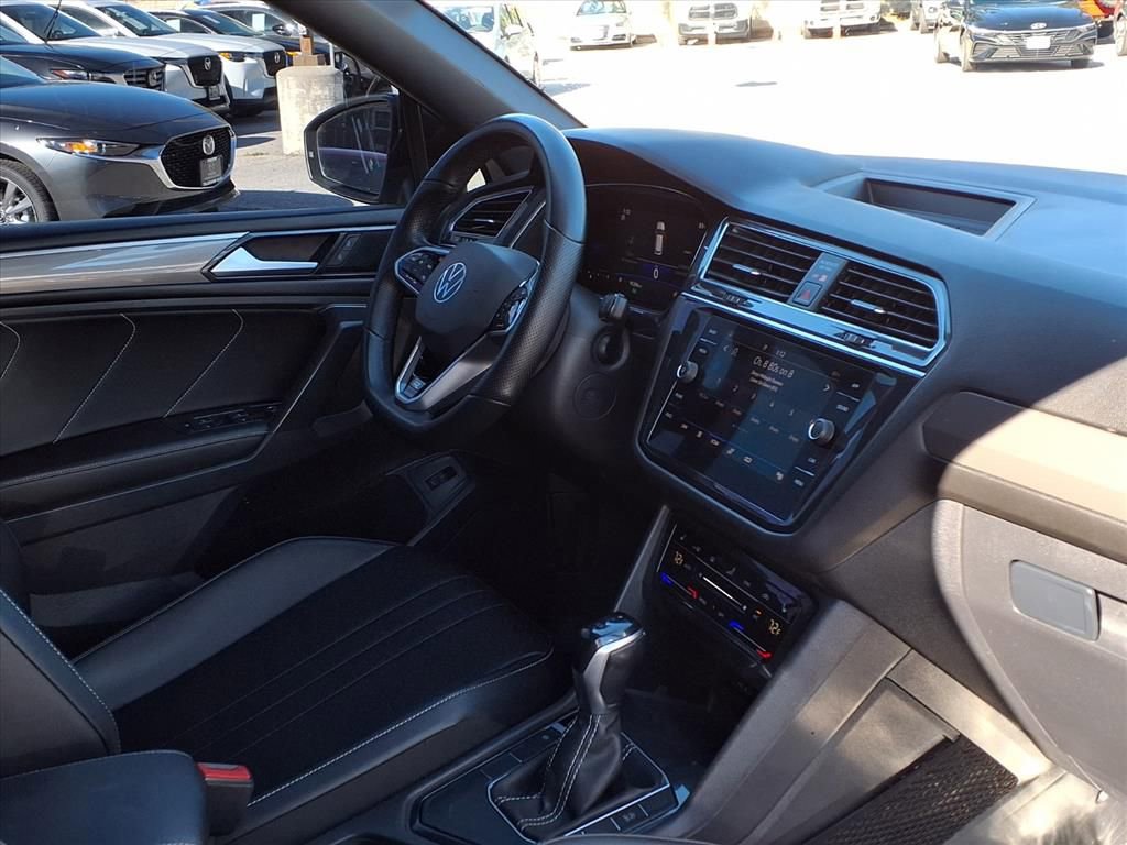 Used 2022 Volkswagen Tiguan SE R-Line image 22
