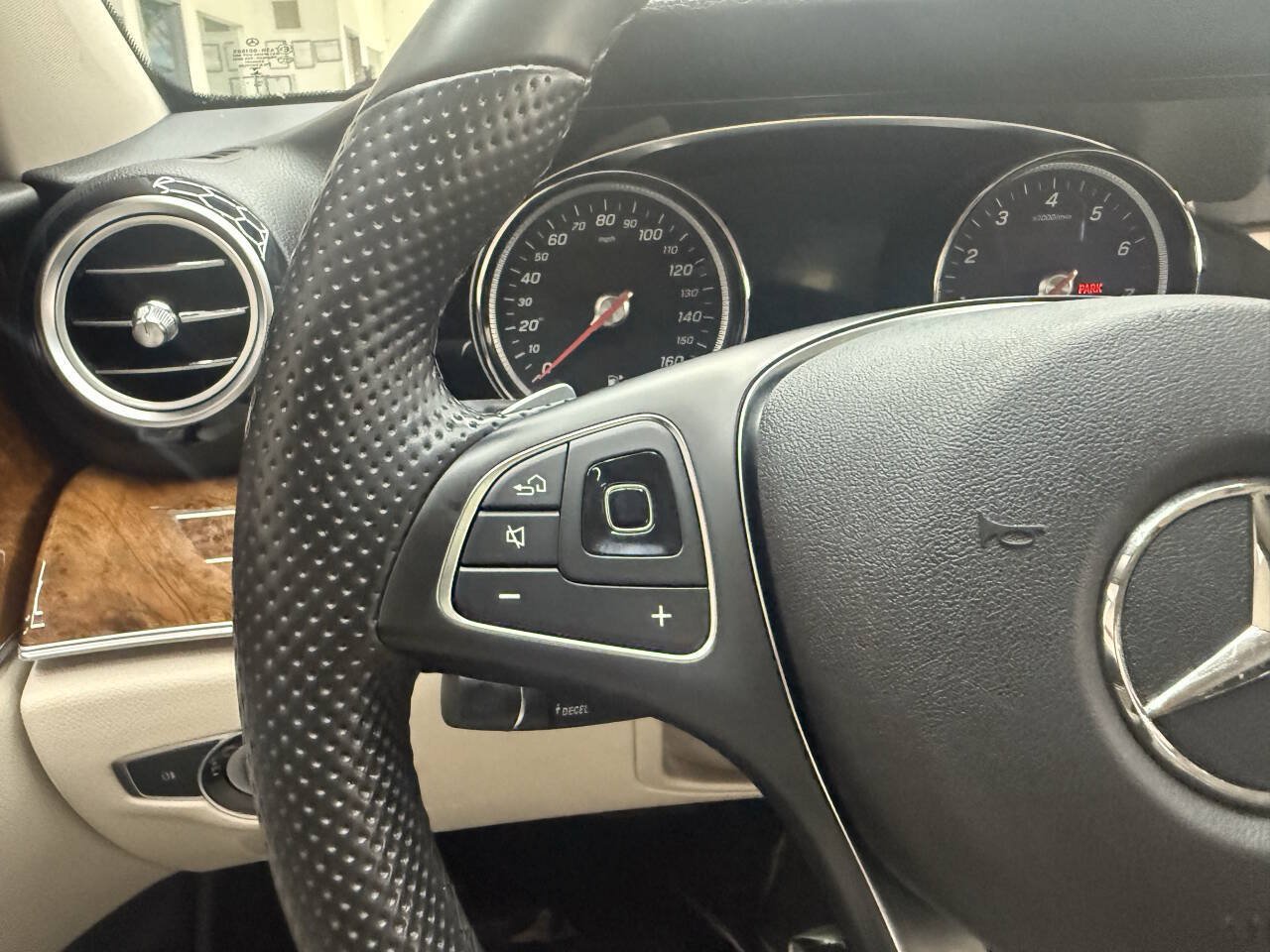 Used 2017 Mercedes-Benz E 300 4MATIC image 23