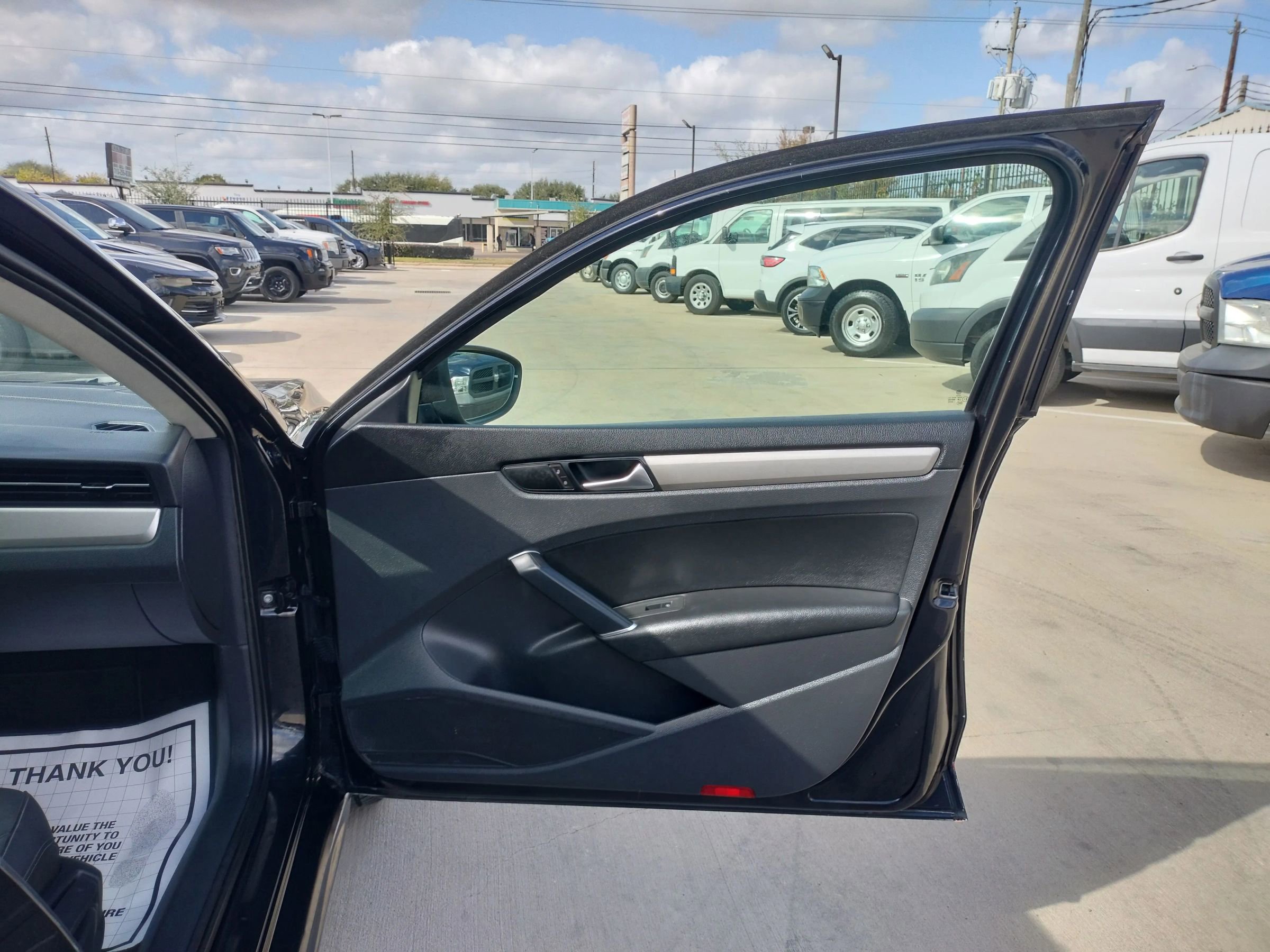 Used 2021 Volkswagen Passat 2.0T SE w/ Luggage Net & Mats Package image 30