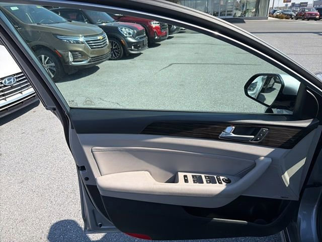 Used 2016 Hyundai Sonata Limited w/ Option Group 02 image 14