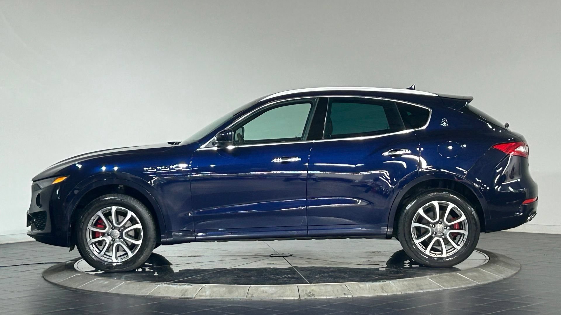 Used 2019 Maserati Levante GranLusso AWD/4WD image 6