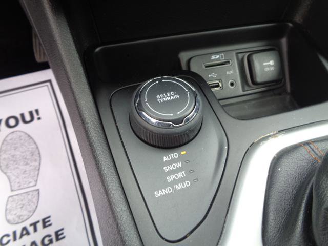 Used 2017 Jeep Cherokee Limited AWD/4WD image 36