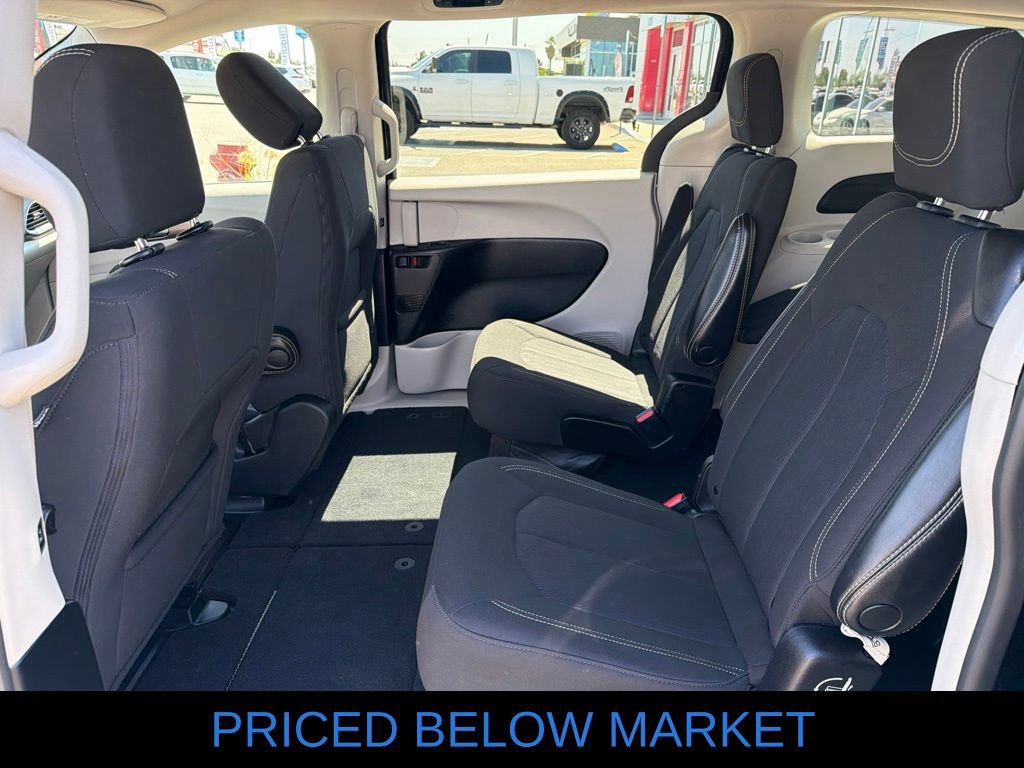 Used 2023 Chrysler Voyager LX FWD image 9