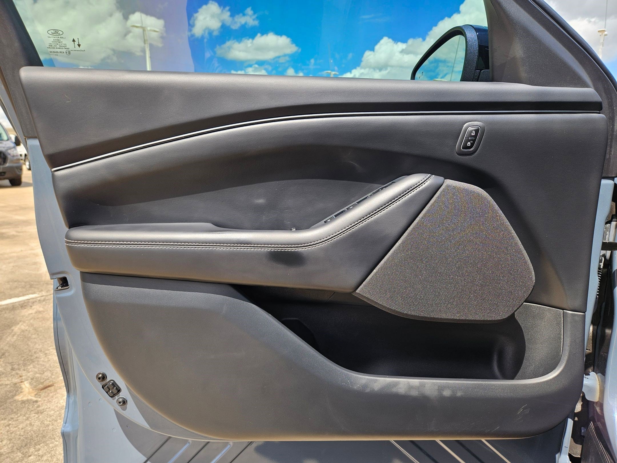 Used 2023 Ford Mustang Mach-E Select image 12