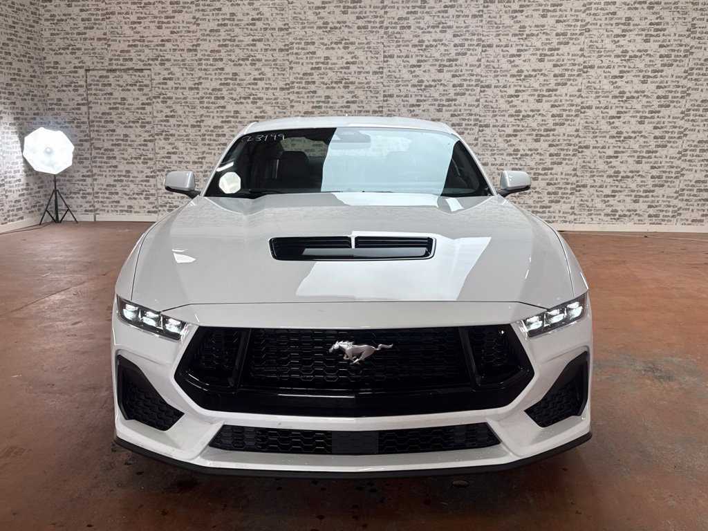 Used 2025 Ford Mustang GT Premium RWD image 2