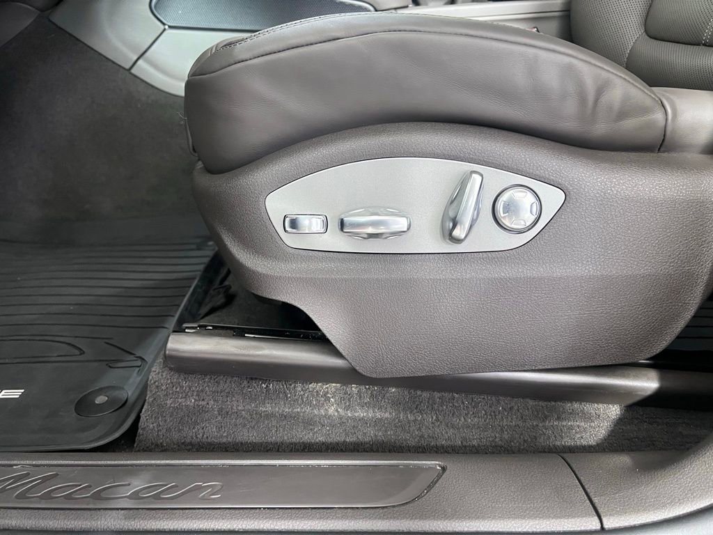Certified 2025 Porsche Macan image 29