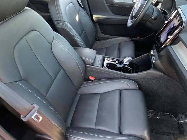 Certified 2025 Volvo XC40 B5 Plus w/ Protection Package Premier image 12