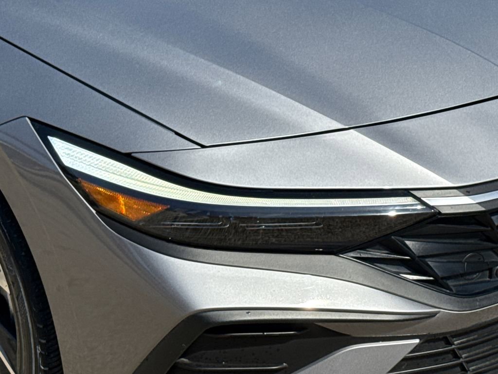 Certified 2025 Hyundai Elantra Sport FWD image 4